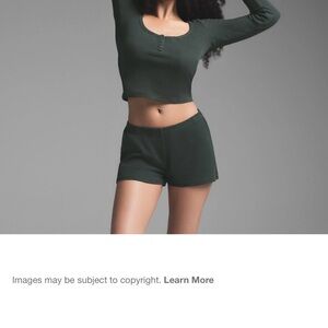 Green Pajama Set with Long Sleeves and High-Waisted Shorts